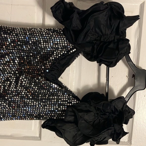 Gorgeous n like new !!  Nadine black n silver , straight siren like dress with - Picture 6 of 11